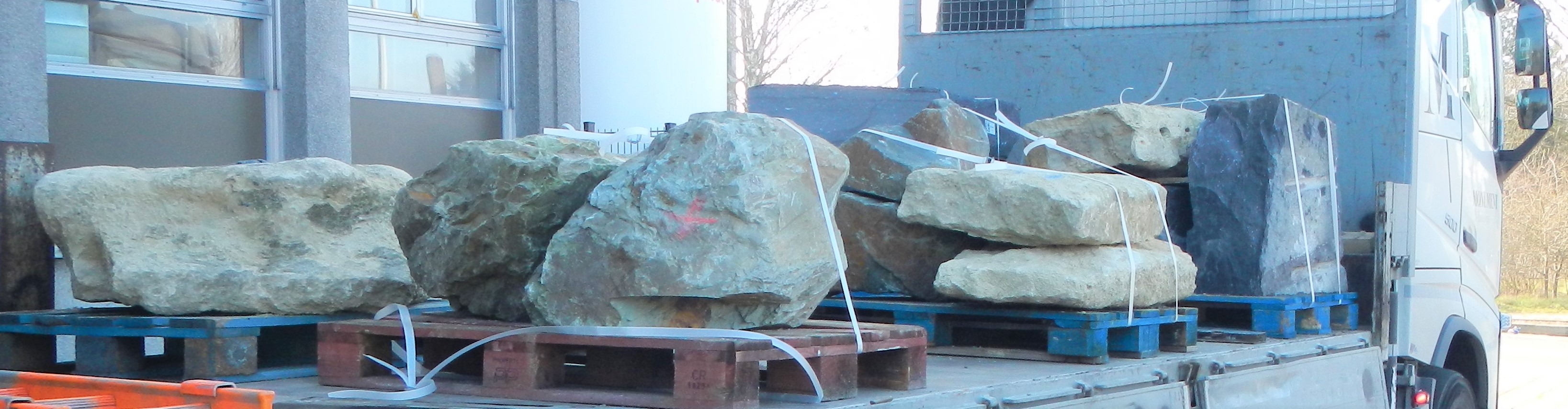 Rock Garden blocks being delivered to Campus Sterre on pallets.